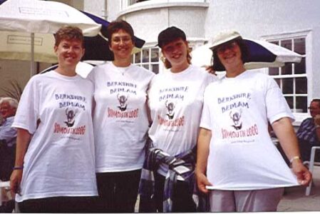 .... where part of the BB fan club was waiting for us (sigh ... these morris groupies ....)