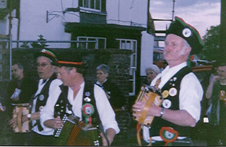 Holt's musicians - good musicians, good voices, dodgy headgear Holt's musicians - good musicians, good voices, dodgy headgear