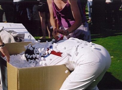 Jerry tries to replenish gin stocks in the lucky dip, into which he shortly disappeared