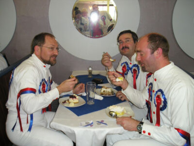 ..... excellent puddings if you order them separately though this tends to ...... ..... excellent puddings if you order them separately though this tends to ......