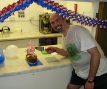 Ooo-aarrh, it be a poirate cake for the boy