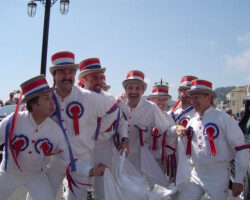 .... and than a pose Sidmouth 2007 - Tim, Lee, Jameson, Jerry's hat, Malcolm, Roy, Simon, Rob