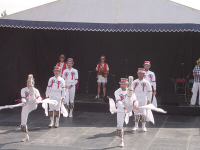 29 August, BB in the afternoon morris show on the Arena at the Towersey Festival ....
