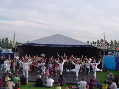 An audience participation Shepherds Hey ....