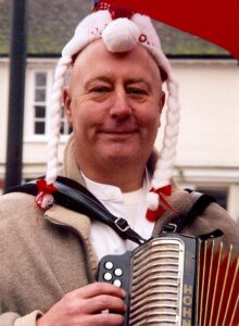 ... with an old favourite back as guest musician, Gareth how-does-this one-go-Simon Kiddier