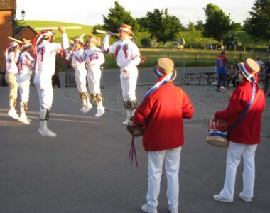 19 Jun - The Dorset Tour weekend starts at The Red Lion, Avebury .....