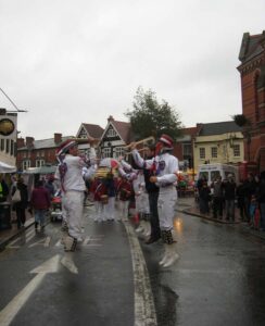 30 Nov - Wokingham Winter Carnival - Devil's Highway with ringer ...