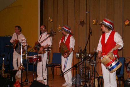 ... with the usual fine musicians ...