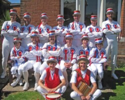 Monday morning outside Manor Pavilion - the full Sidmouth squad .... Sidmouth 2010 - (back) Malcolm, Simon, Roy, Paul, Jameson, Rob, John (middle) Mark, Jerry, Lee, Will B, Alun, Will M (seated) Bob, Sue