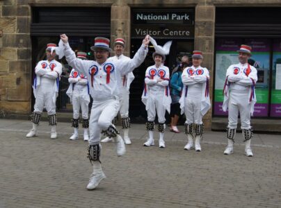 Next morning, an enthusiatic Paul starts 2 by 2 outside Bakewell Tourist Information ..... Next morning, an enthusiatic Paul starts 2 by 2 outside Bakewell Tourist Information .....