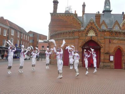 Next morning, Wheel of Fortune in a deserted Wokingham (apart from the Morris teams...) Next morning, Wheel of Fortune in a deserted Wokingham (apart from the Morris teams...)
