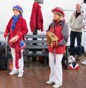 Bob and Sue, plus spectator getting into the Xmas spirit(s) Bob and Sue, plus spectator getting into the Xmas spirit(s)