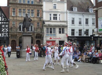 The bloke on the statue turned round once he saw who it was .... The bloke on the statue turned round once he saw who it was ....