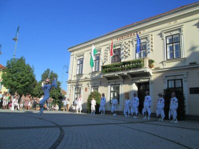 Later on, we had a performance in the imposing Kossuth Square ... Later on, we had a performance in the imposing Kossuth Square ...