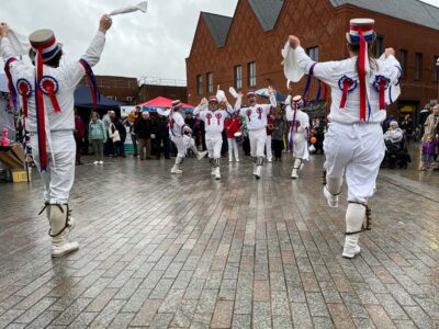 ... in very slight drizzle, but not rain, oh no ... in very slight drizzle, but not rain, oh no