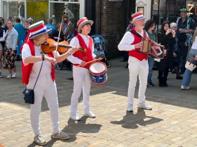 The day's musicians The day's musicians