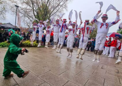 A dinosaur looks on 2024/05/06