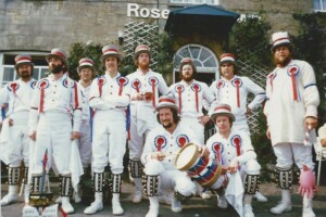 Berkshire Bedlam 1979 - Rose and Crown, Woodstock - standing (l to r) Chris Smith, Alan Morton, Steve Garside, Stuart Barry, Ron Withington, Mel Willliams, ?(Reg?), Jeff Bates - kneeling ?(Malcolm?), Ted Mansfield Berkshire Bedlam 1979 - Rose and Crown, Woodstock - standing (l to r) Chris Smith, Alan Morton, Steve Garside, Stuart Barry, Ron Withington, Mel Willliams, ?(Reg?), Jeff Bates - kneeling ?(Malcolm?), Ted Mansfield